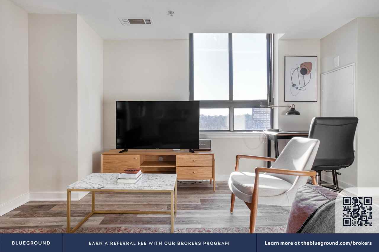 901 15th Street South - Photo 4 of 37