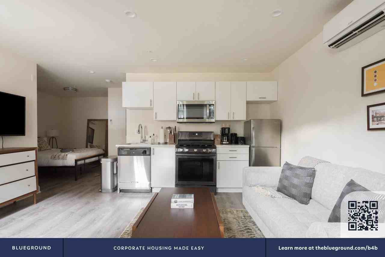 1701 21st Street Northwest - Photo 5 of 19