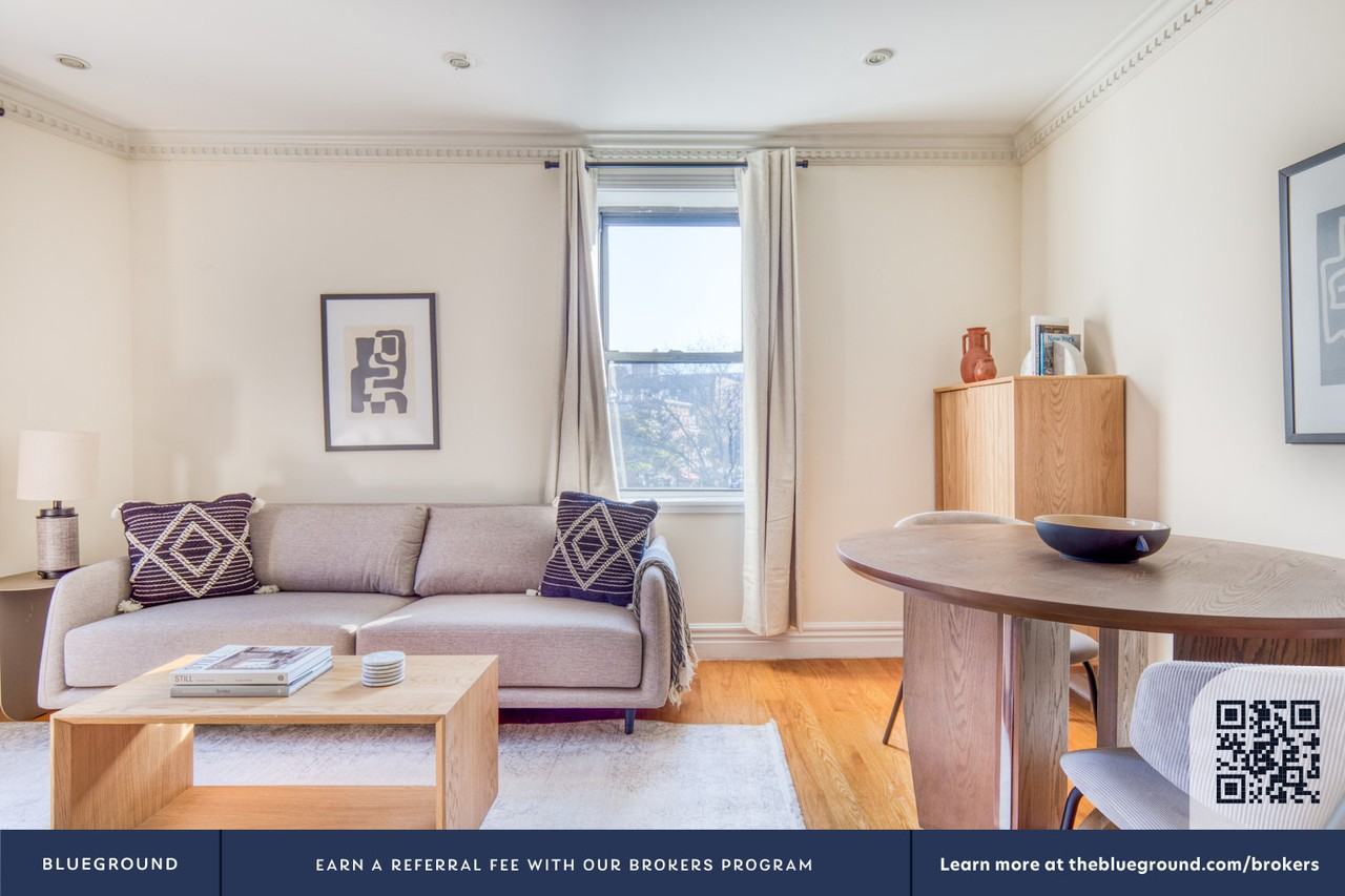 535 Hudson Street - Photo 4 of 18