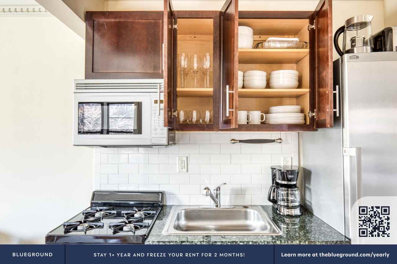 535 Hudson Street - Photo 7 of 18