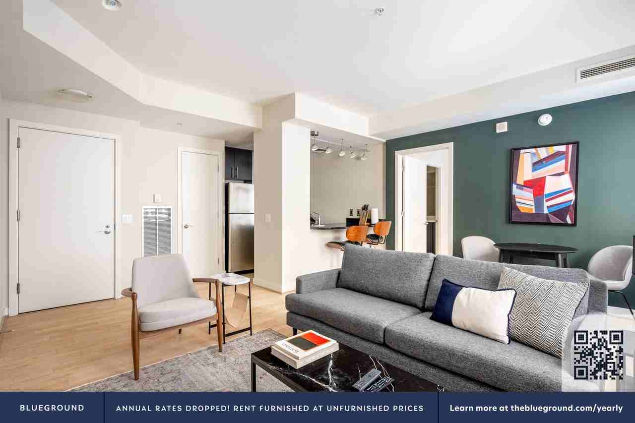 733 15th Street Northwest - Photo 3 of 23