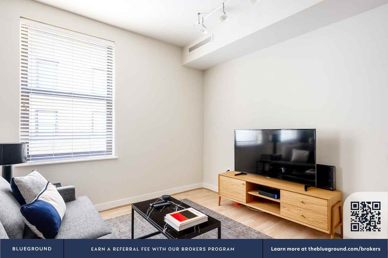 733 15th Street Northwest - Photo 4 of 23