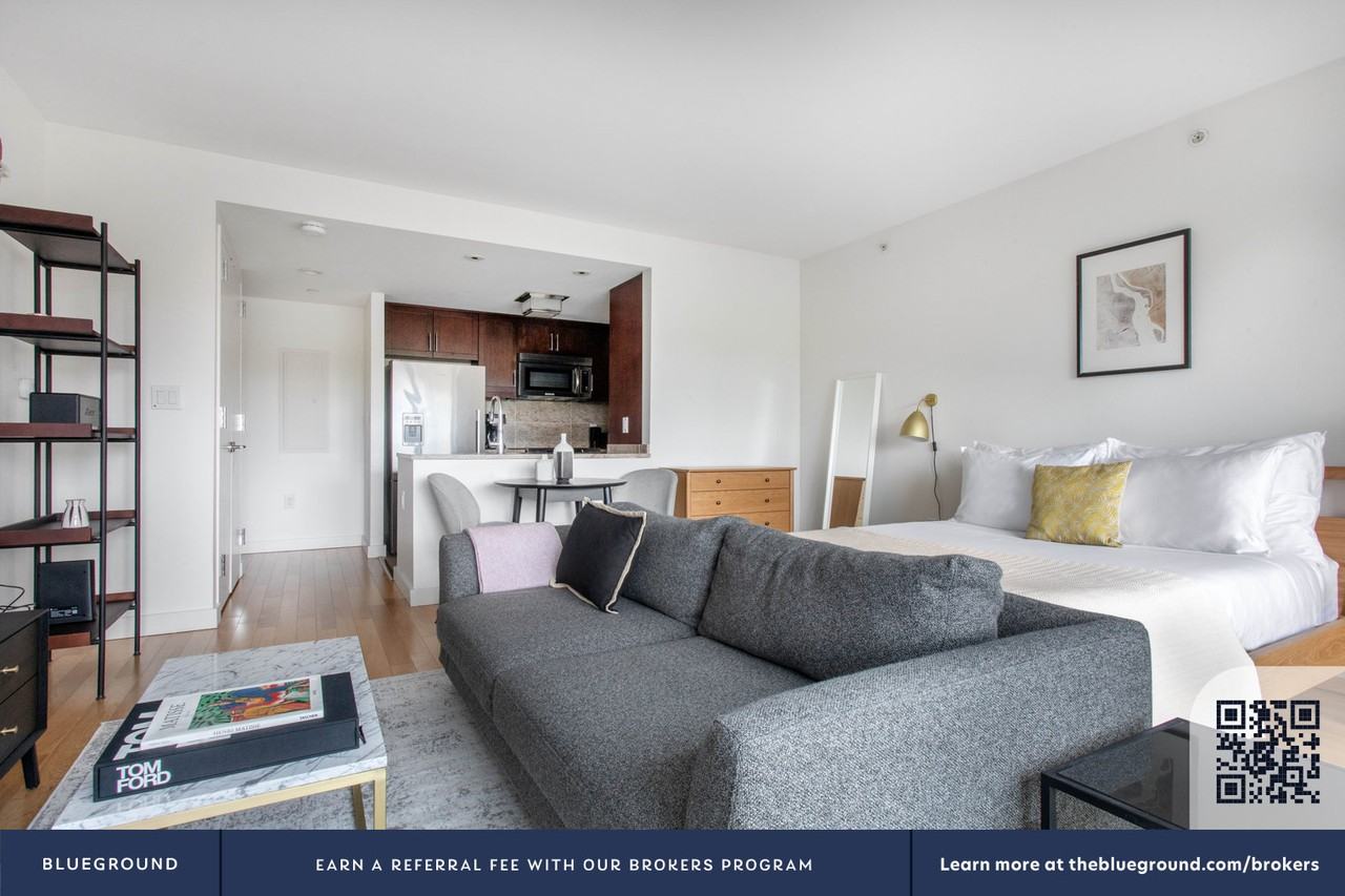 135 Clarendon Street - Photo 4 of 24