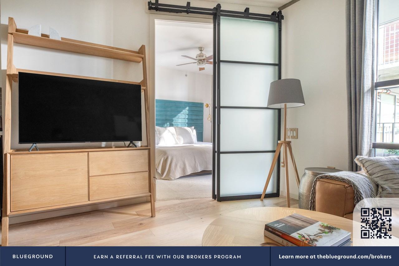 350 11th Ave #37 - Photo 4 of 27