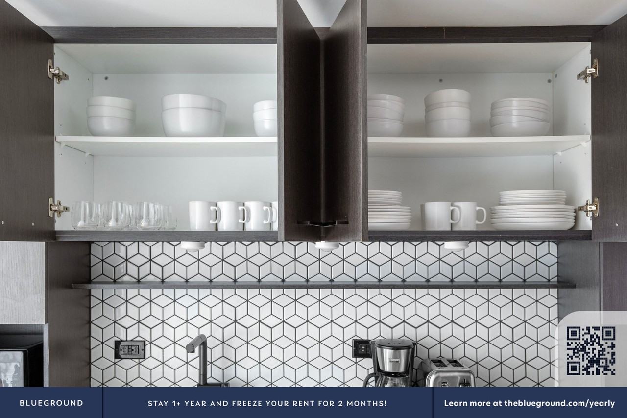 101 East 10th Street - Photo 7 of 23