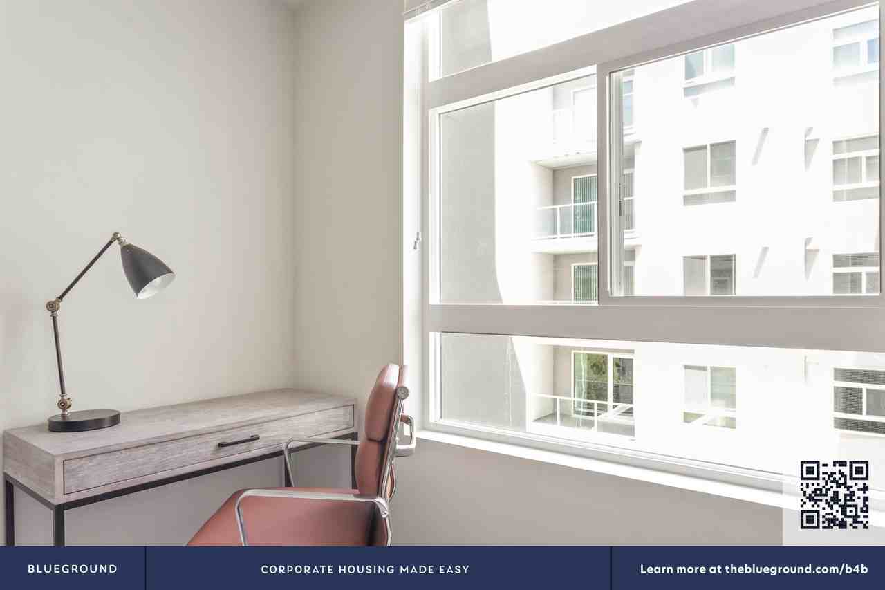 6041 Variel Avenue - Photo 6 of 61