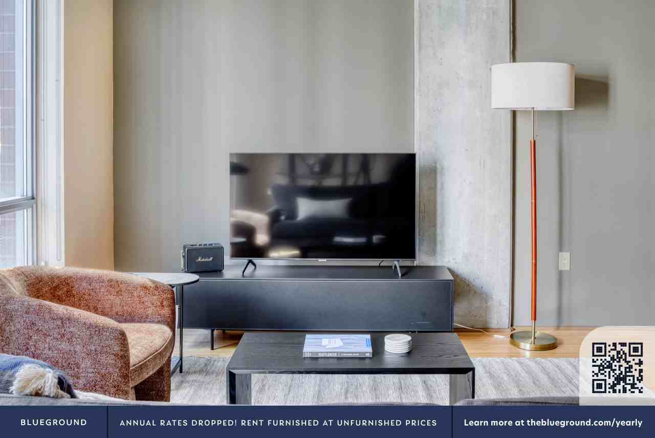 120 Westlake Avenue North - Photo 4 of 81