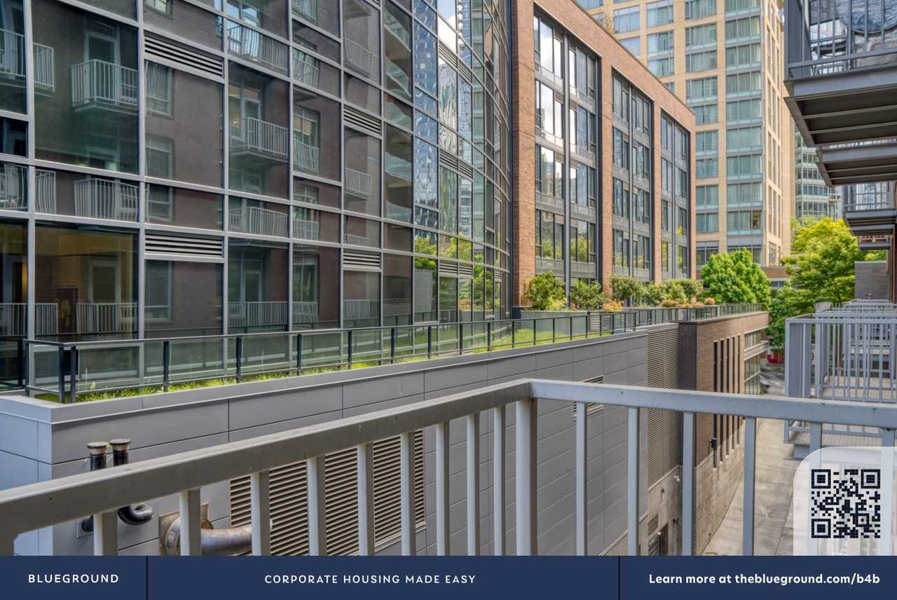 120 Westlake Avenue North - Photo 6 of 81