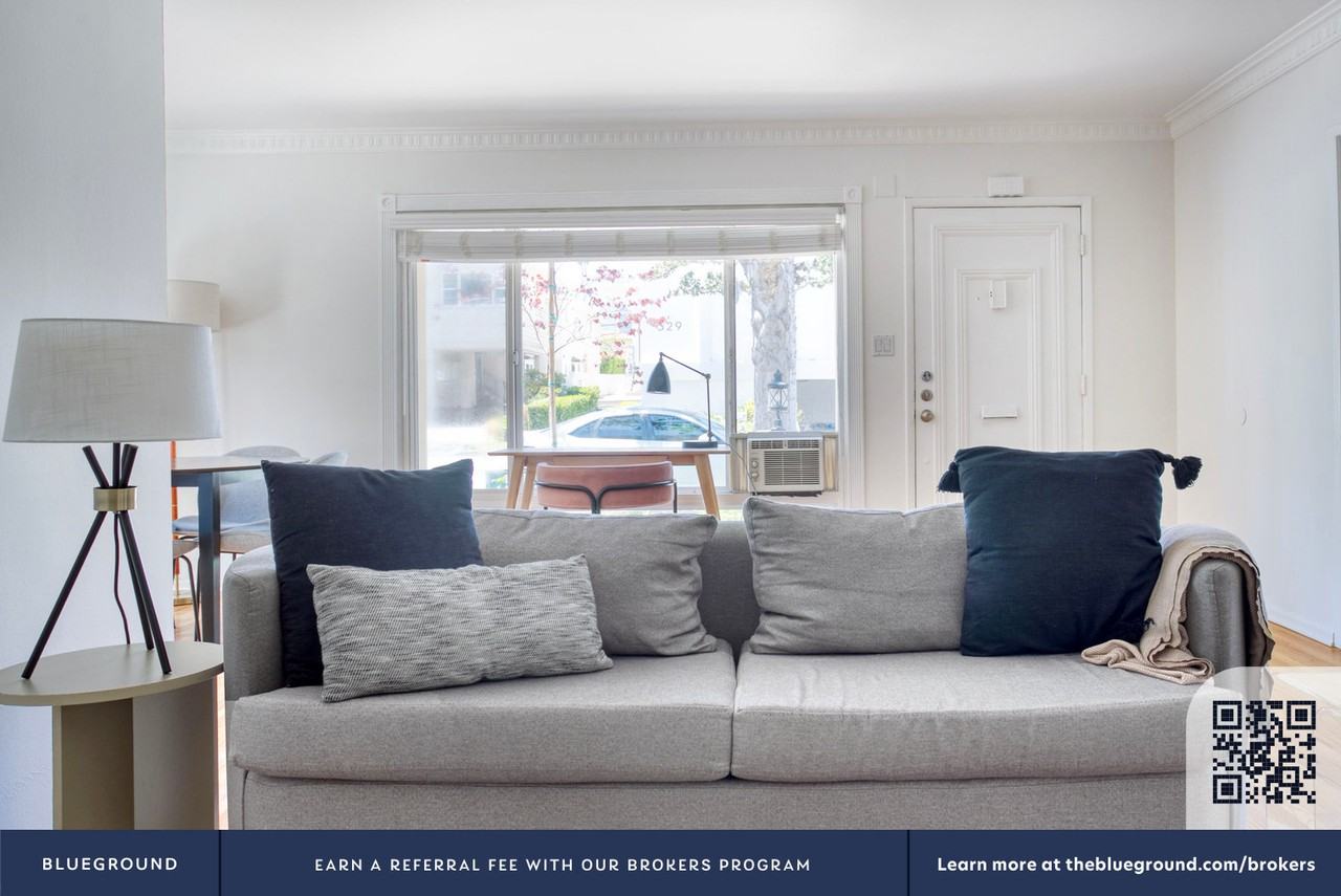 328 S Doheny Dr #1213 - Photo 4 of 23