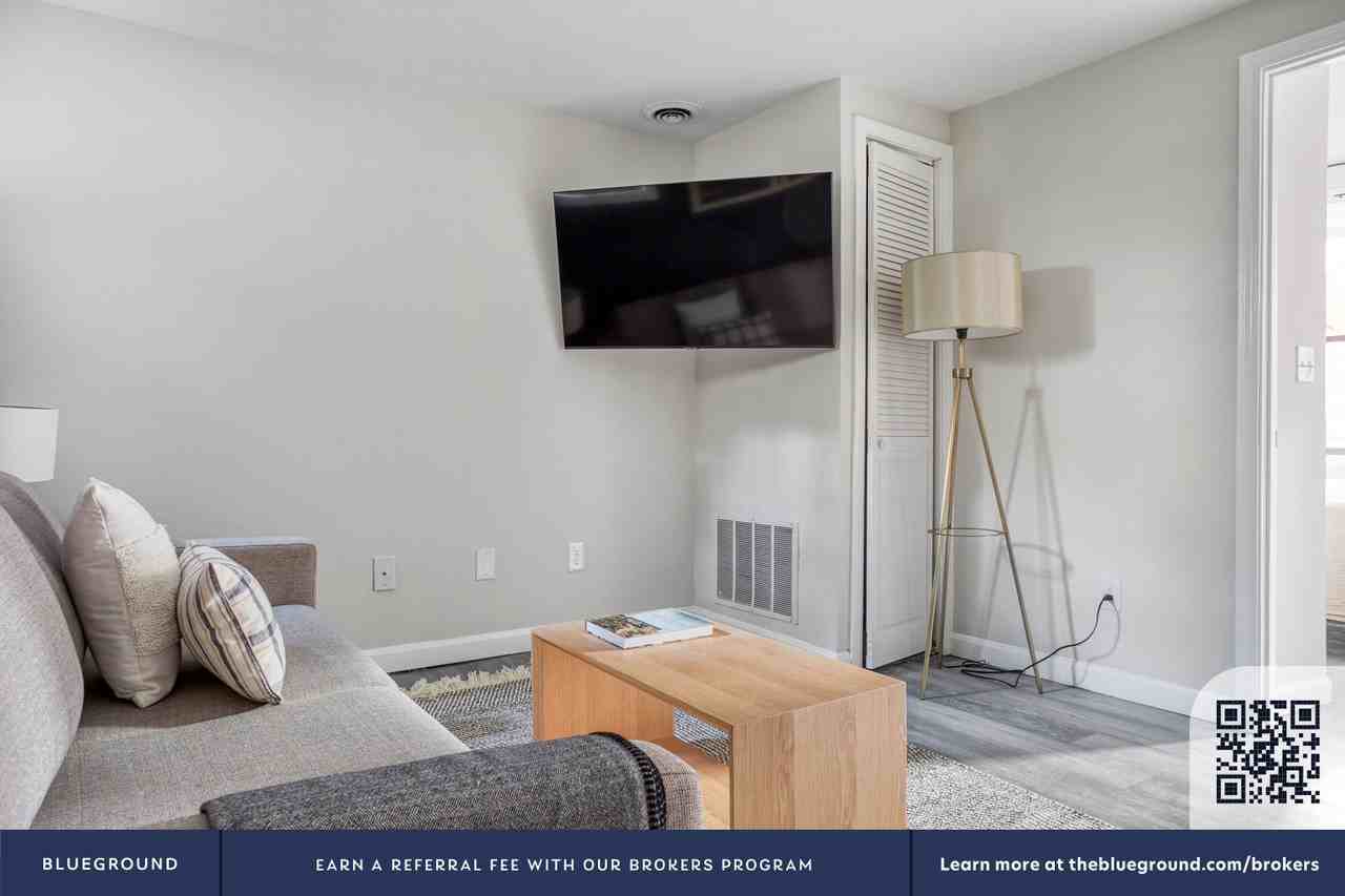 125 Salem Street - Photo 5 of 18