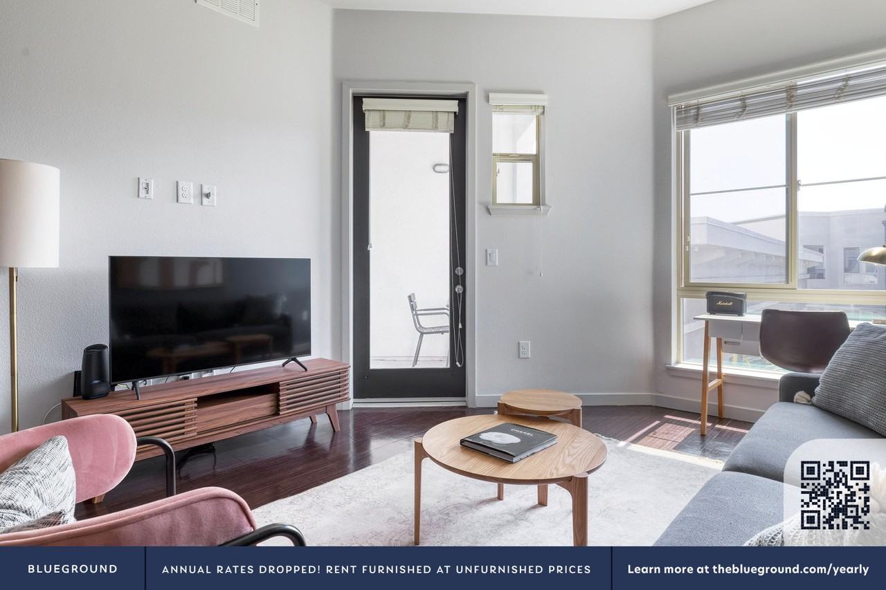 5550 Grosvenor Boulevard - Photo 4 of 63