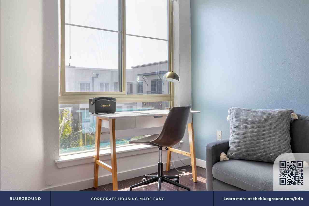 5550 Grosvenor Boulevard - Photo 6 of 63