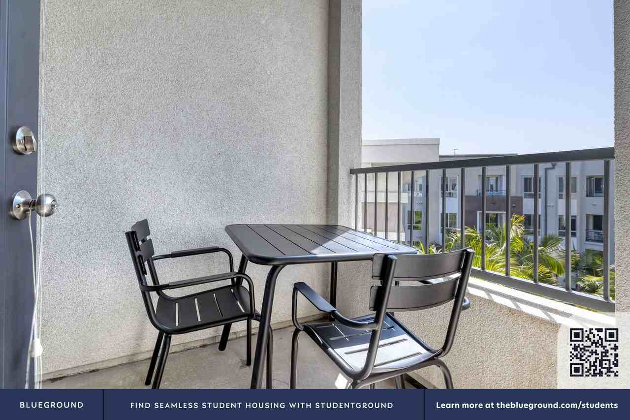 5550 Grosvenor Boulevard - Photo 7 of 63