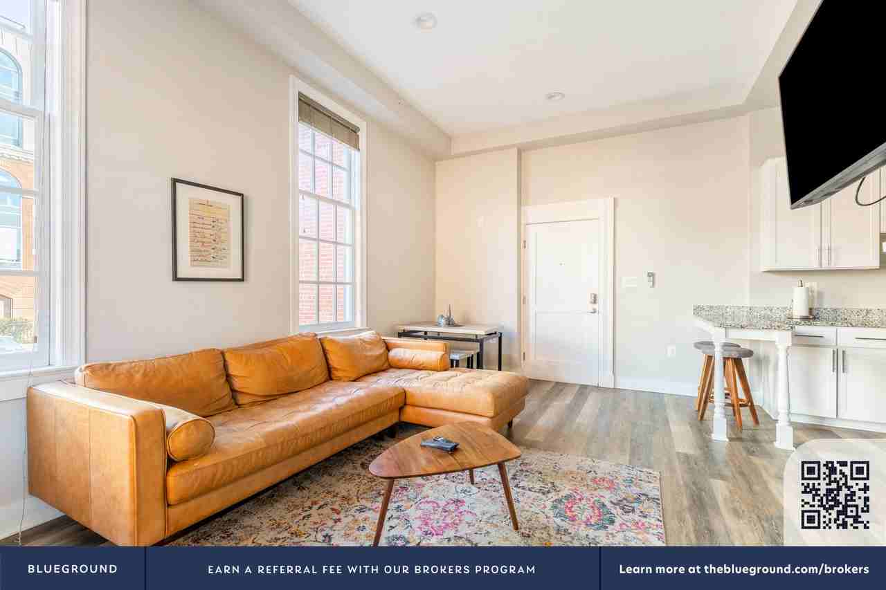 700 Duke Street - Photo 5 of 24