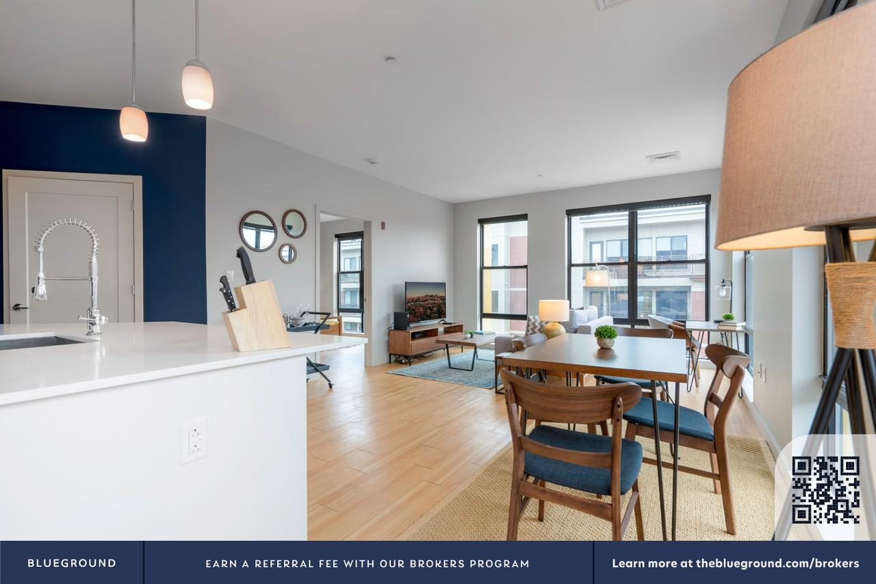 320 D Street - Photo 4 of 36