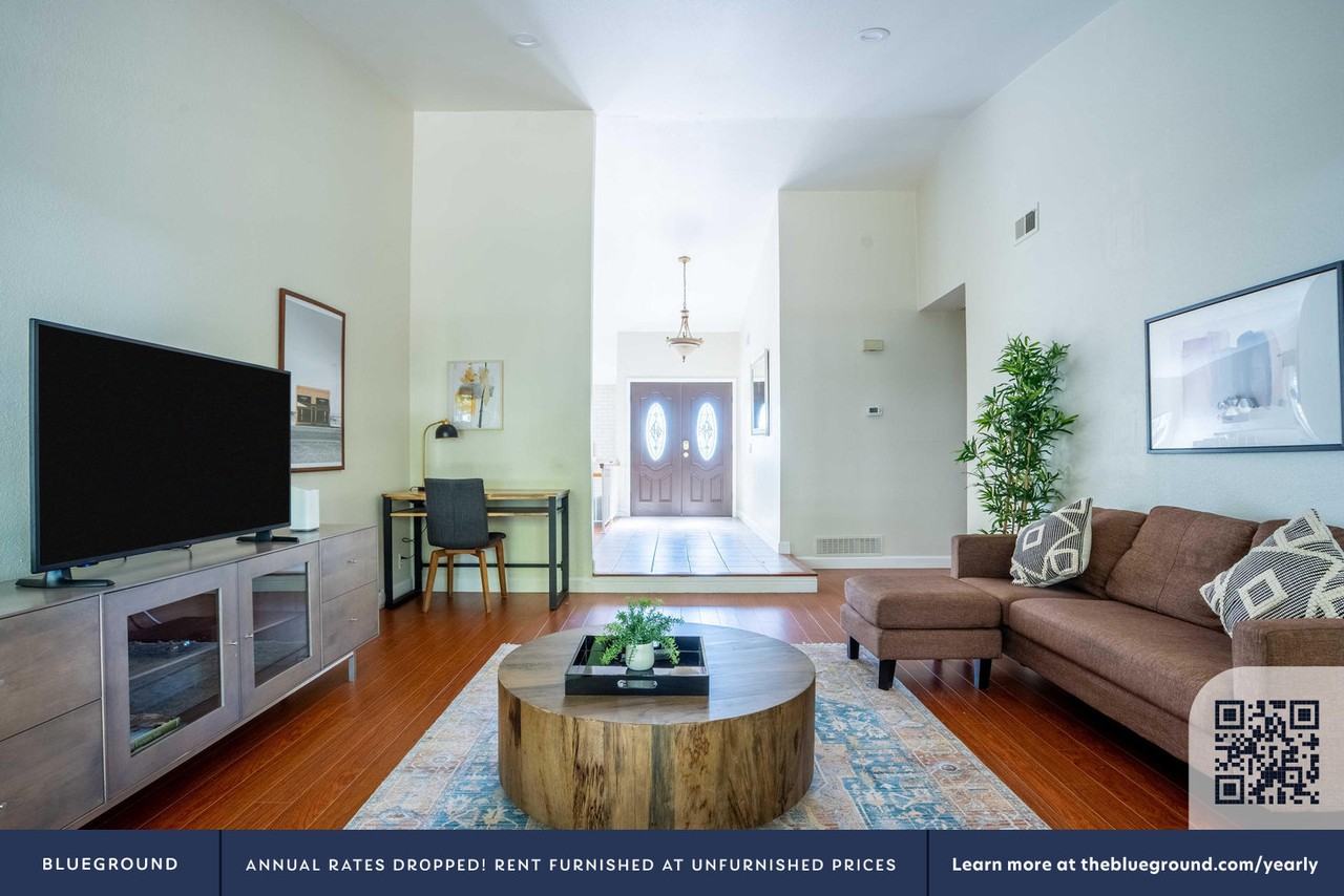 411 Port Royal Ave #1596 - Photo 3 of 31