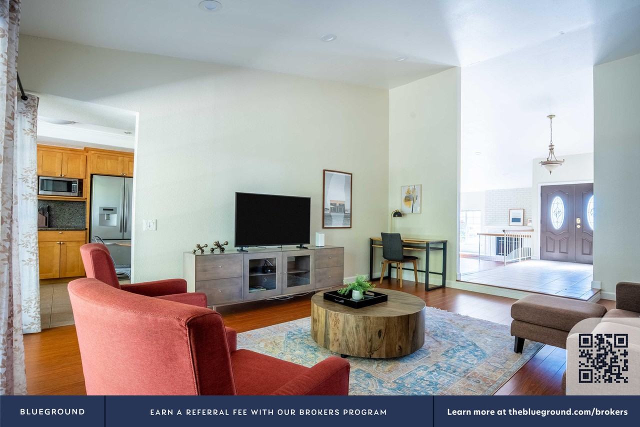 411 Port Royal Ave #1596 - Photo 4 of 31