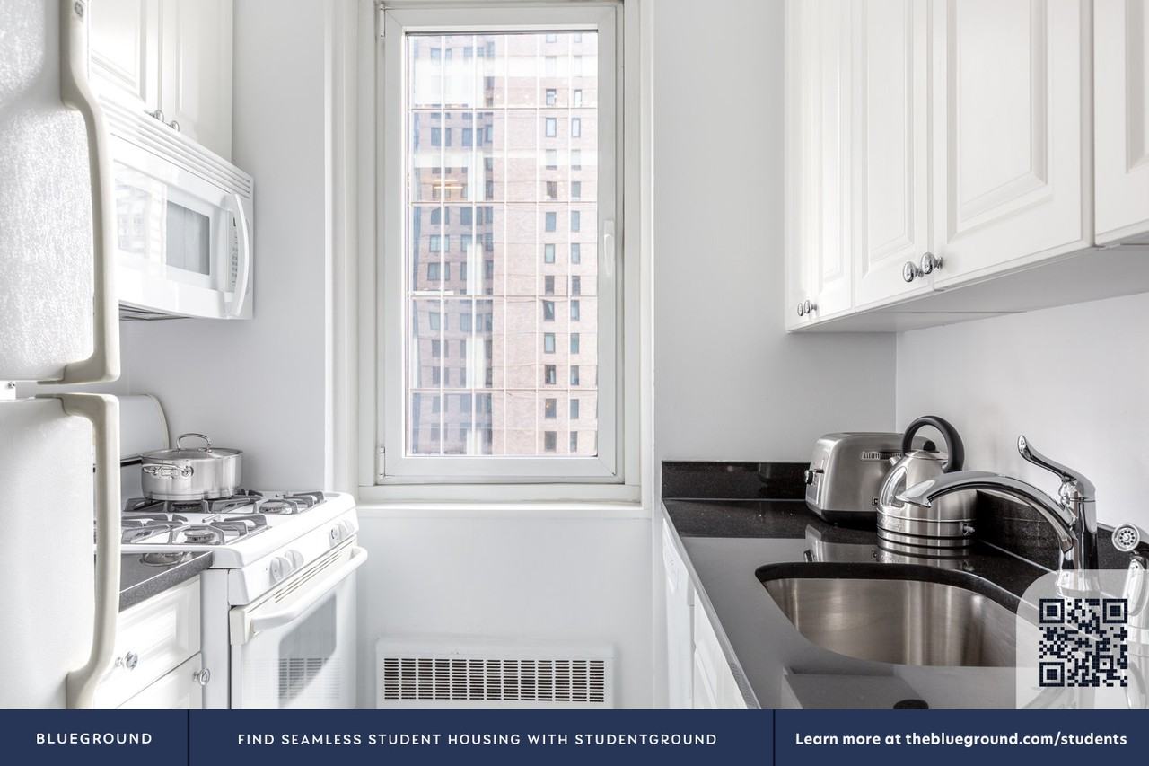 230 West 55th Street - Photo 7 of 23