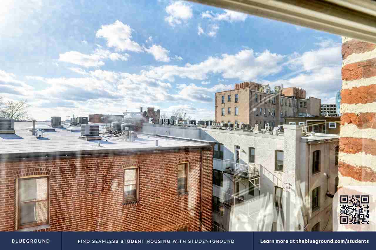 1826 Vernon Street Northwest - Photo 7 of 32