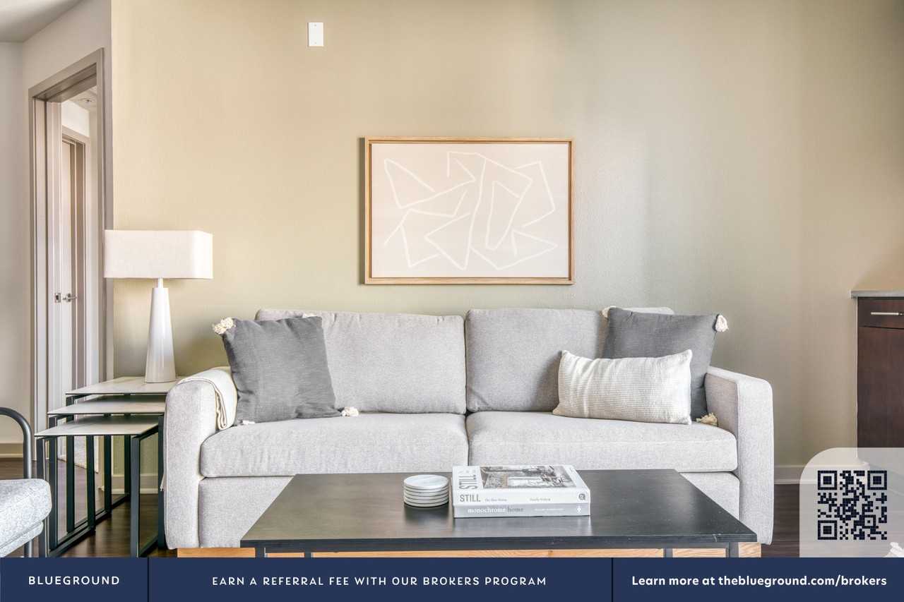 11130 Otsego Street - Photo 5 of 65