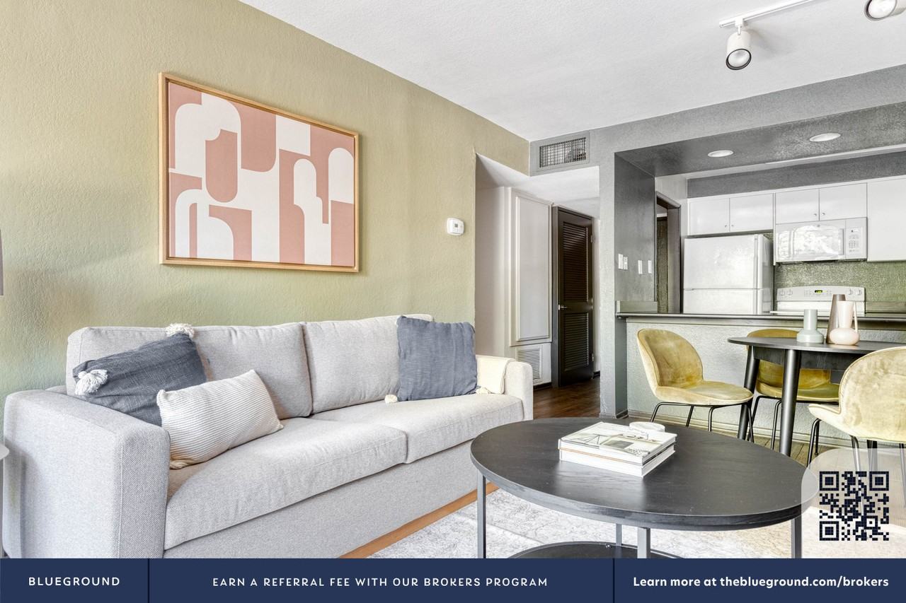 385 South Catalina Avenue - Photo 5 of 57