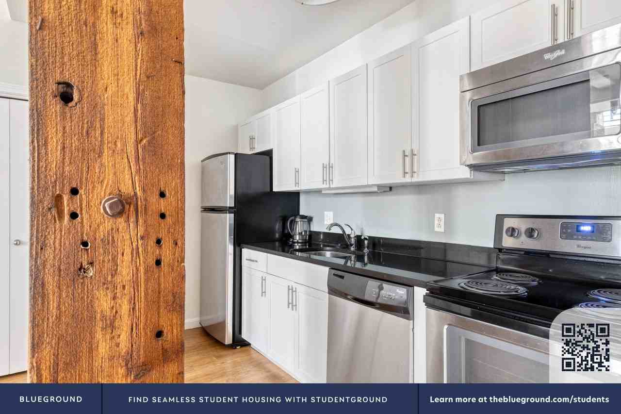 195 Binney Street - Photo 7 of 115