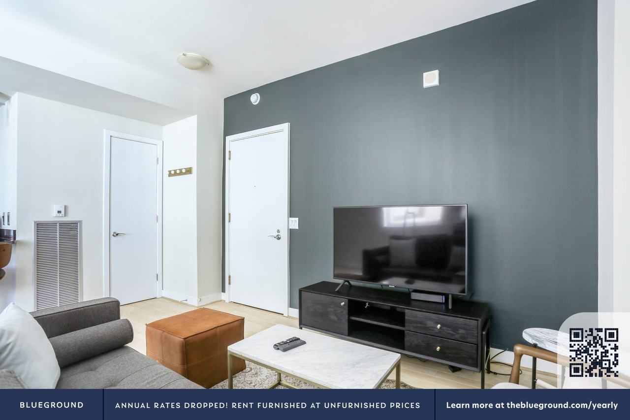 733 15th Street Northwest - Photo 4 of 23