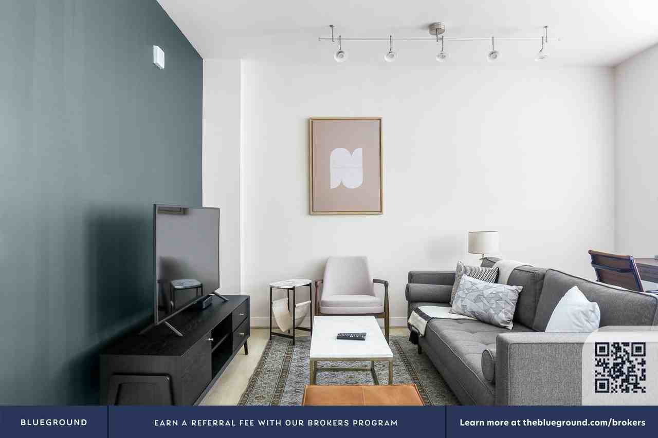 733 15th Street Northwest - Photo 5 of 23