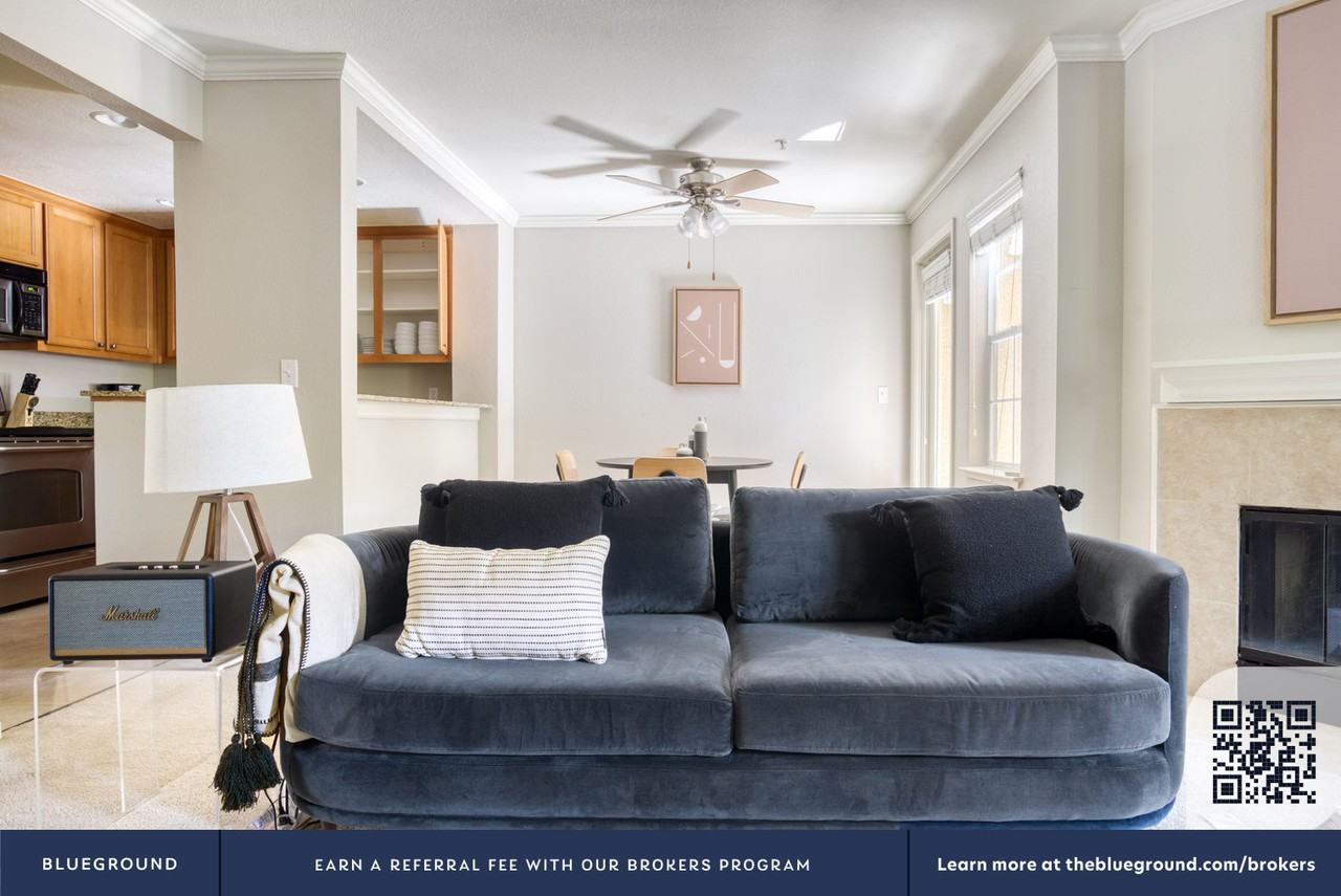 1539 Vista Club Cir #646 - Photo 4 of 34