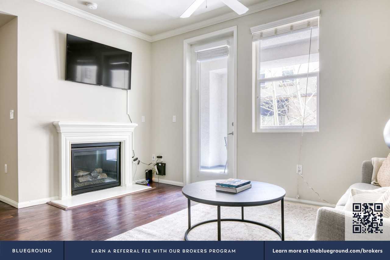 6355 De Soto Avenue - Photo 5 of 62