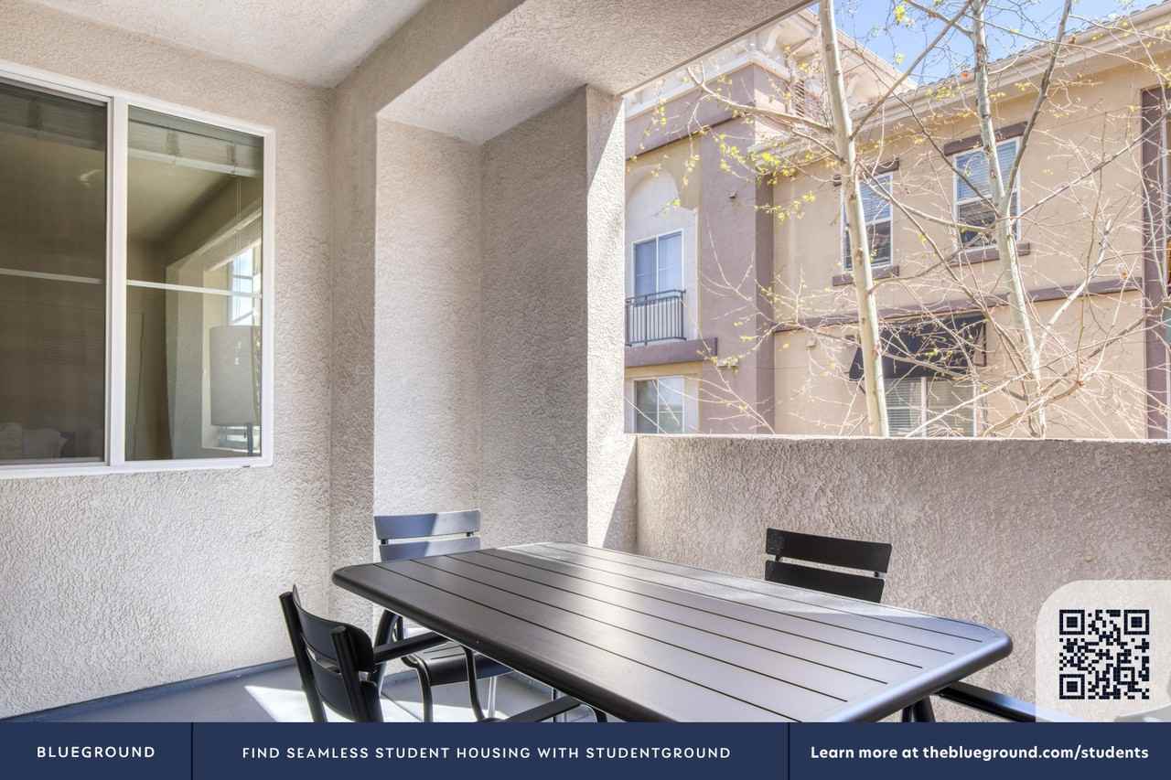 6355 De Soto Avenue - Photo 7 of 62