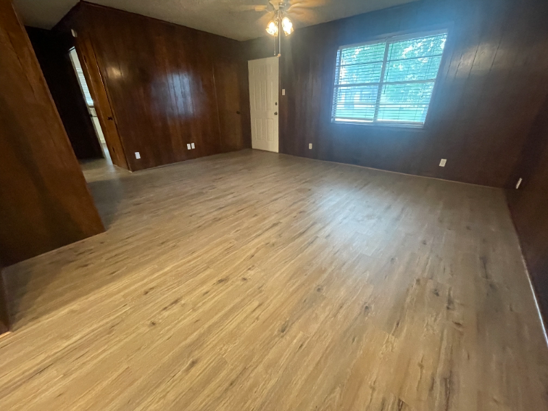 1610 Dellis St - Photo 3 of 8