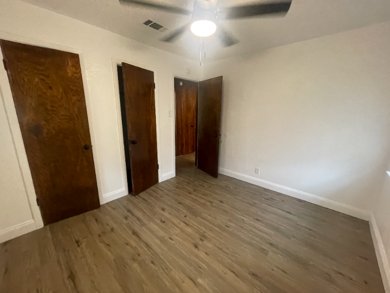 1610 Dellis St - Photo 5 of 8