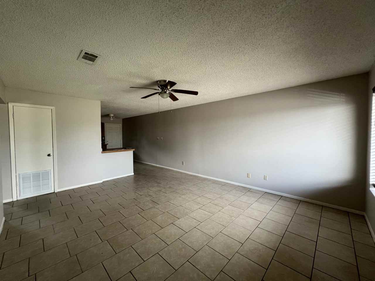 1601 University Pkwy #9 - Photo 2 of 10