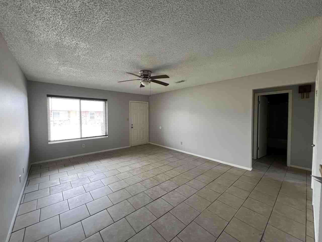 1601 University Pkwy #9 - Photo 3 of 10
