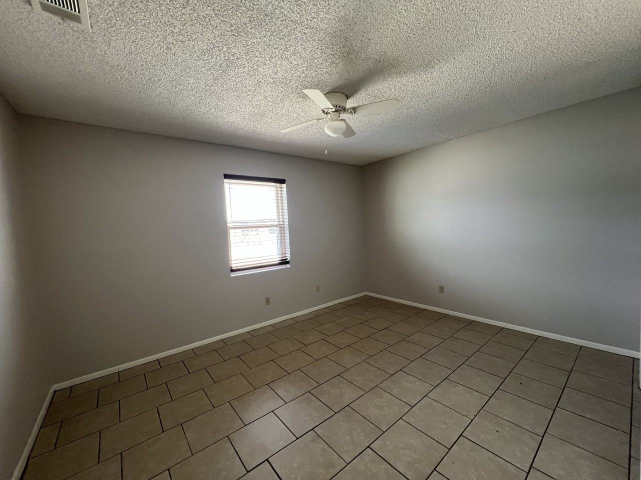 1601 University Pkwy #9 - Photo 6 of 10