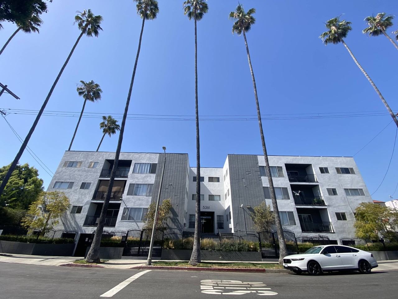 5361 Russell - Photo 3 of 14