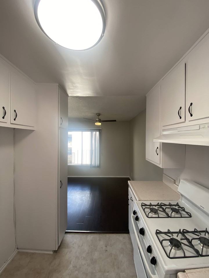 5361 Russell - Photo 6 of 14