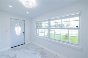 101 Nw 27th Ter - Photo 3 of 8