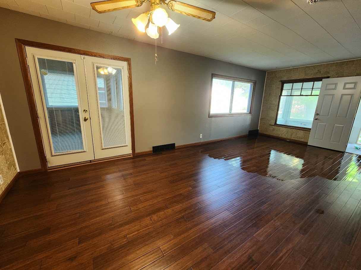 1126 Columbia St #1 - Photo 2 of 9