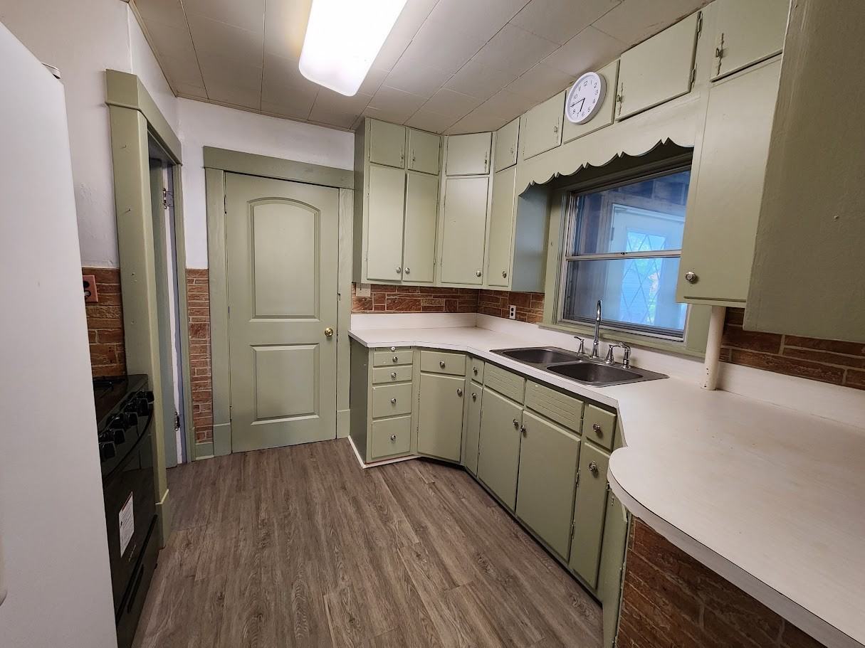 1126 Columbia St #1 - Photo 3 of 9