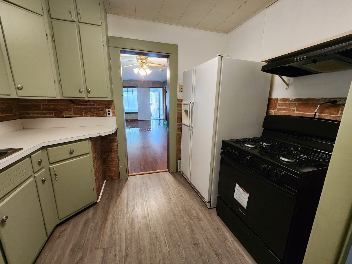 1126 Columbia St #1 - Photo 4 of 9