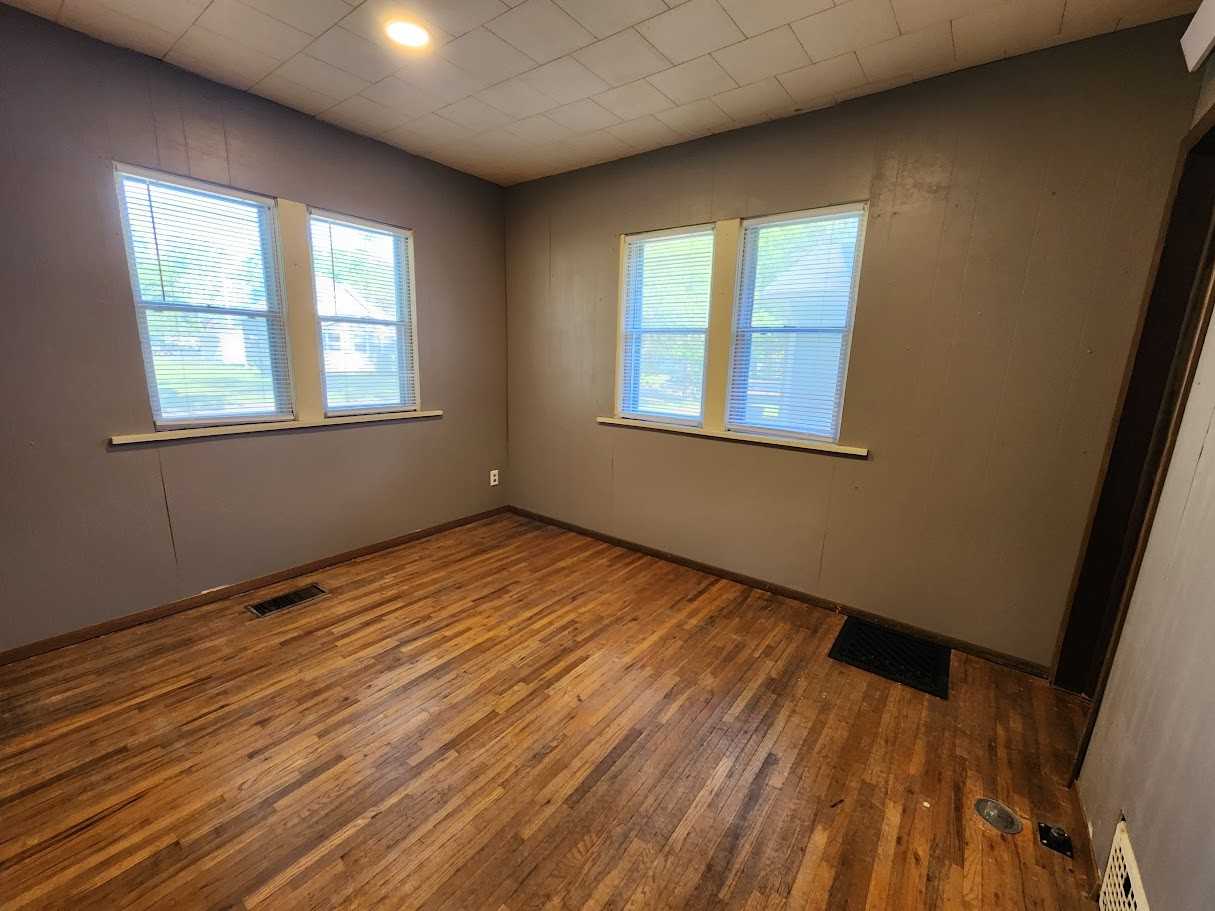 1126 Columbia St #1 - Photo 5 of 9