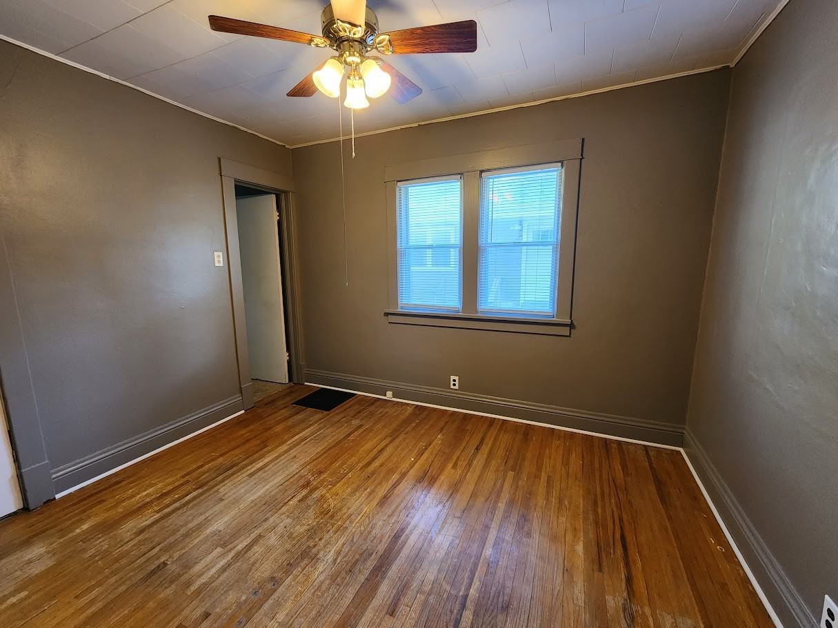 1126 Columbia St #1 - Photo 7 of 9