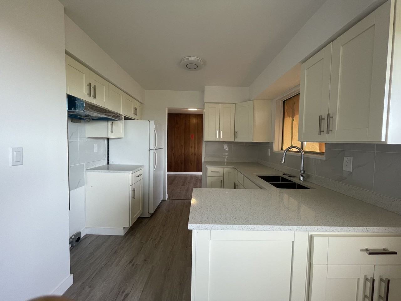 5470 44 Avenue - Photo 2 of 6