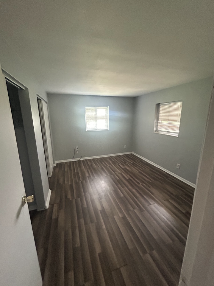 708 Oxford Ave #D - Photo 3 of 17