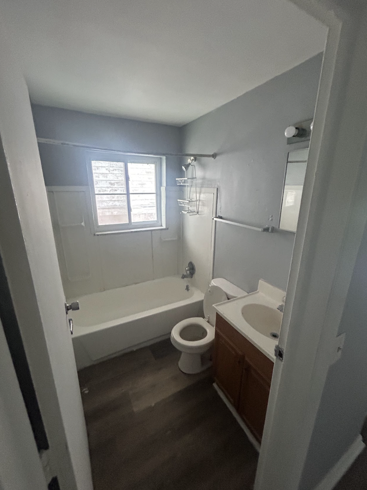 708 Oxford Ave #D - Photo 4 of 17