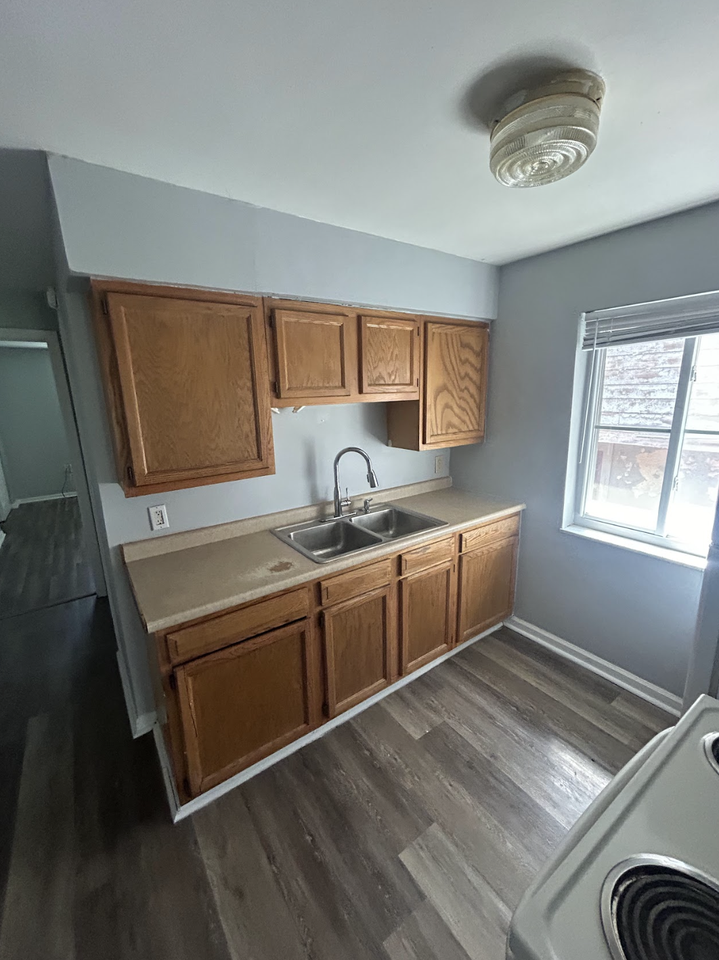 708 Oxford Ave #D - Photo 6 of 17