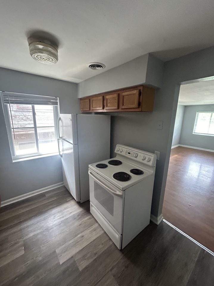 708 Oxford Ave #D - Photo 7 of 17