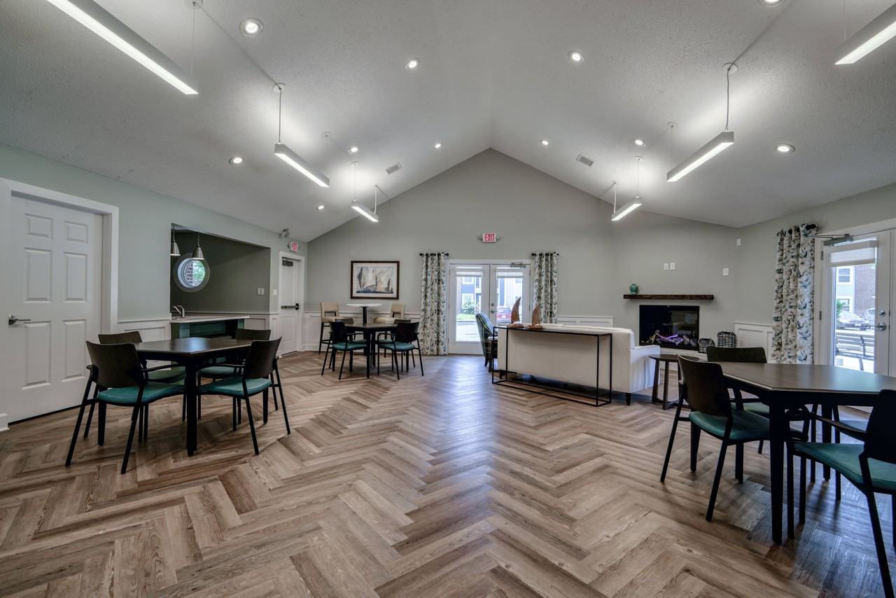 Admiral's Landing - Photo 3 of 44